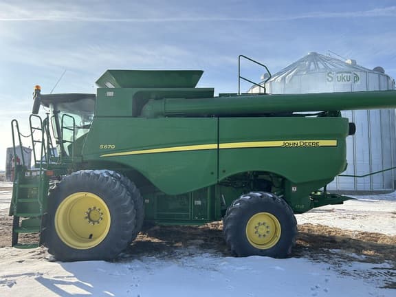 Image of John Deere S670 equipment image 3