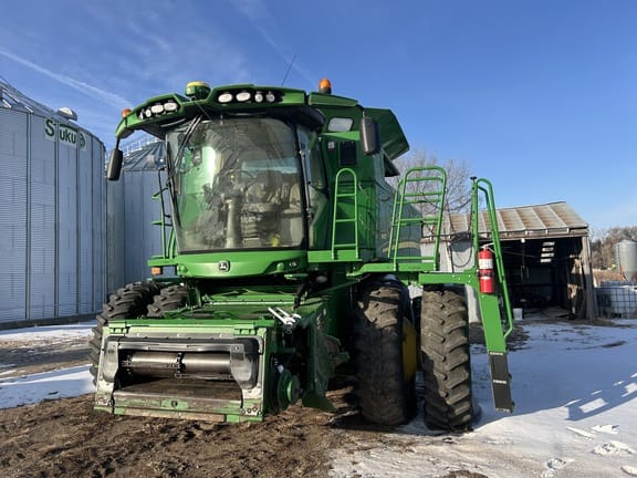 2014 John Deere S670 Equipment Image0