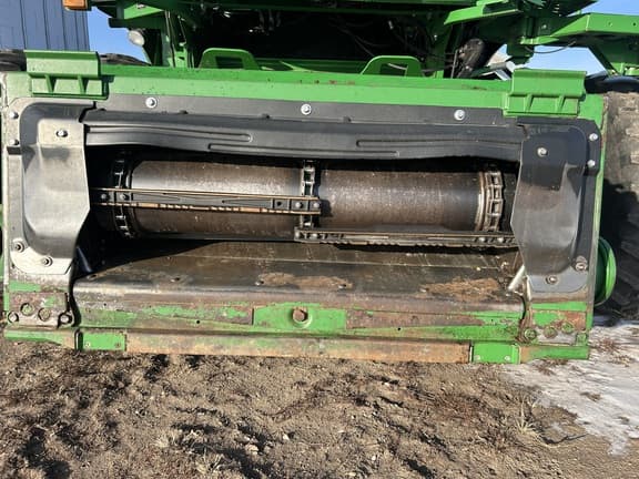 Image of John Deere S670 equipment image 4