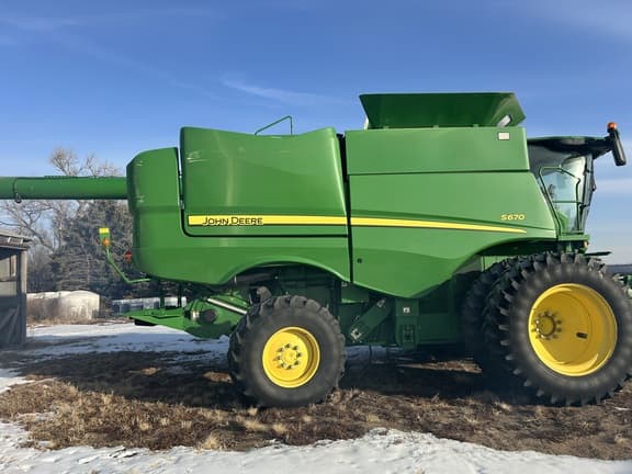 Image of John Deere S670 equipment image 2