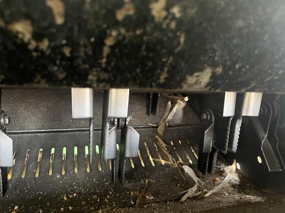 Image of John Deere S670 equipment image 3