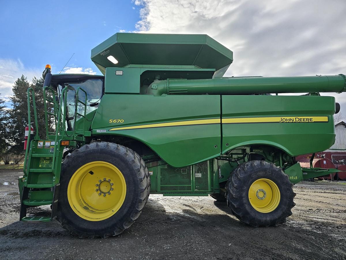 2014 John Deere S670 Equipment Image0