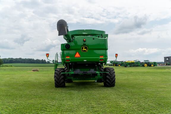 Image of John Deere S670 equipment image 3