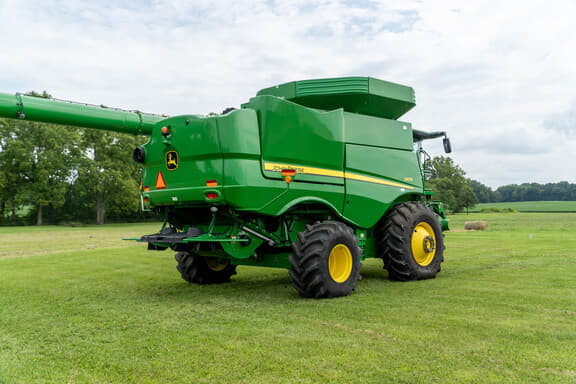 Image of John Deere S670 equipment image 4