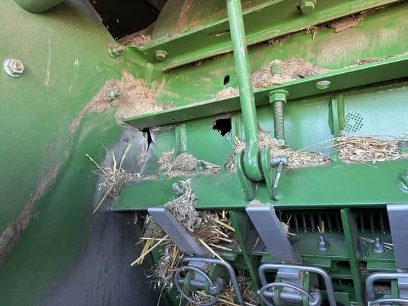 Image of John Deere S670 equipment image 4