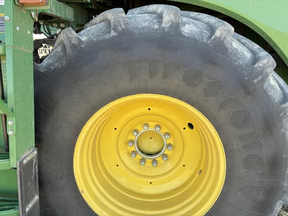 Image of John Deere S670 equipment image 1