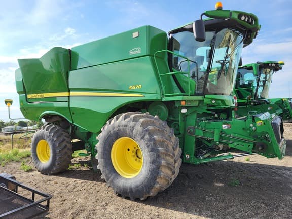 Image of John Deere S670 equipment image 1