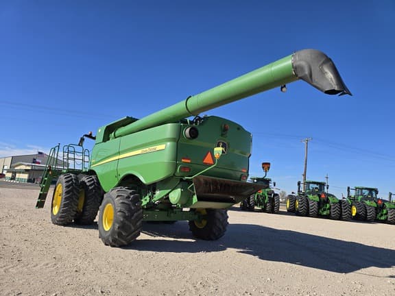 Image of John Deere S670 equipment image 2