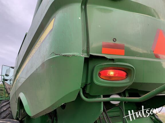 Image of John Deere S680 equipment image 4