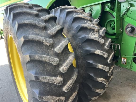 Image of John Deere S680 equipment image 4