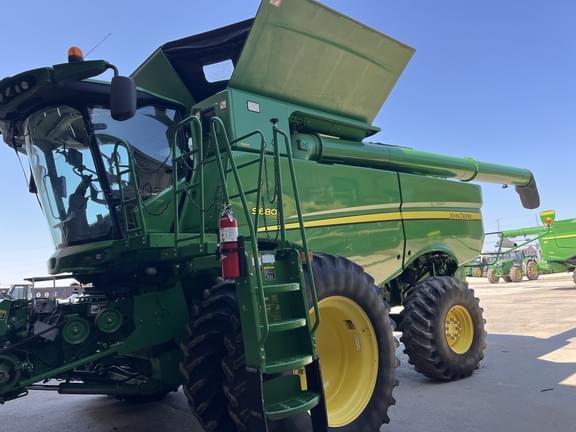 Image of John Deere S680 equipment image 2