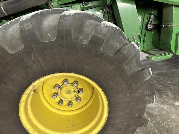 Image of John Deere S680 equipment image 3