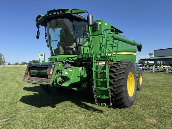 Image of John Deere S680 Primary image