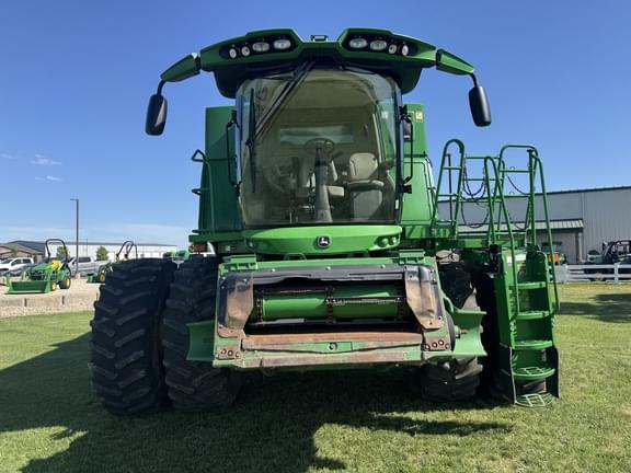 Image of John Deere S680 equipment image 1