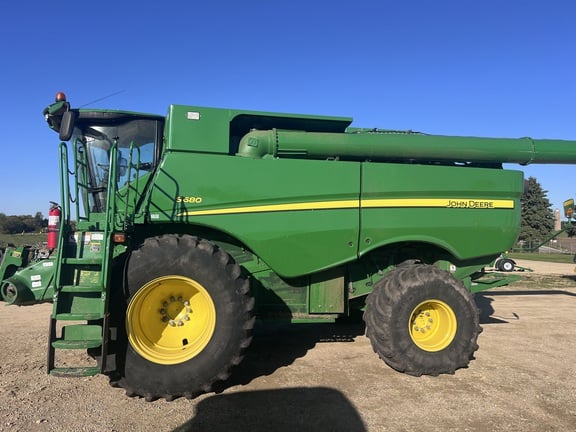 2014 John Deere S680 Equipment Image0