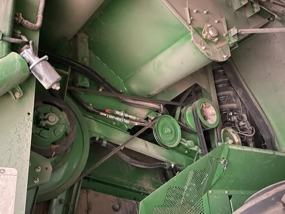 Image of John Deere S680 equipment image 3