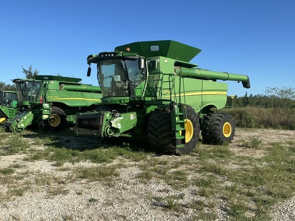 2014 John Deere S680 Equipment Image0
