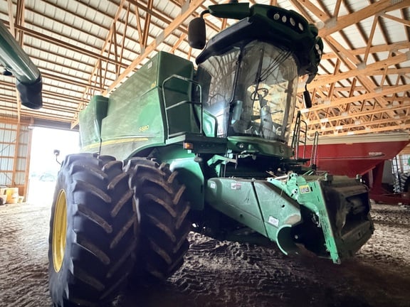 2014 John Deere S680 Equipment Image0
