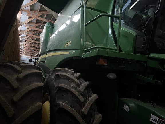 Image of John Deere S680 equipment image 1