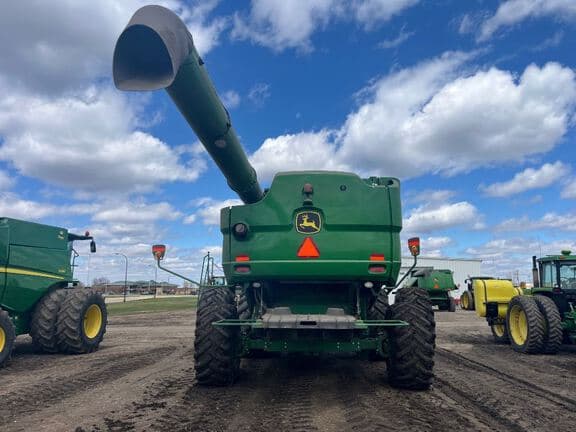 Image of John Deere S690 equipment image 3