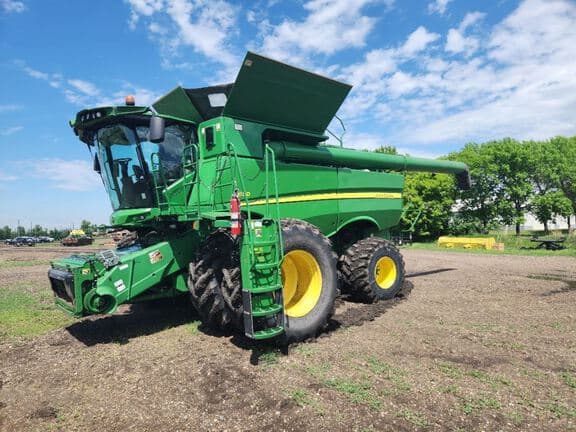 Image of John Deere S690 Primary image