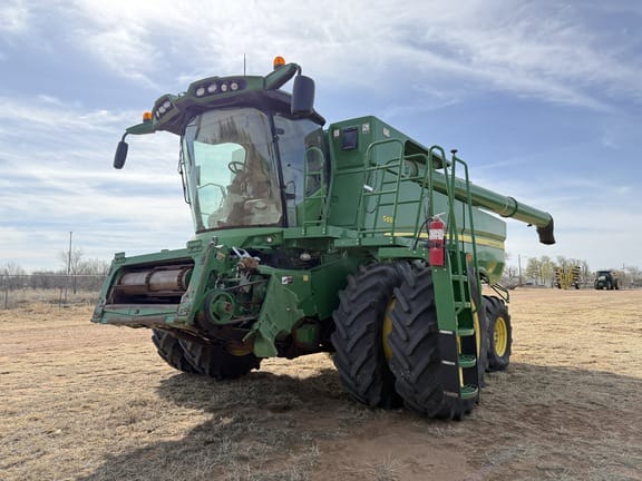 2014 John Deere S690 Equipment Image0