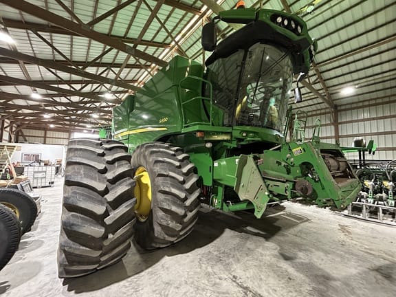 2014 John Deere S690 Equipment Image0