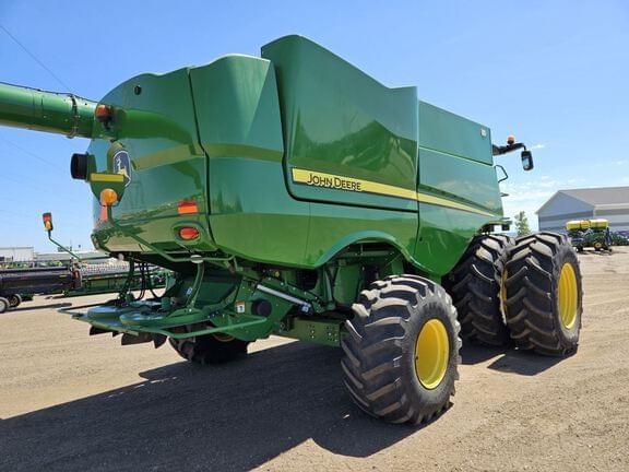 Image of John Deere S690 equipment image 4