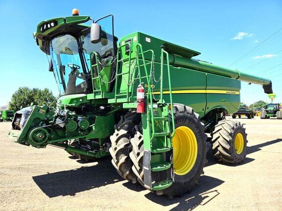Image of John Deere S690 Primary image