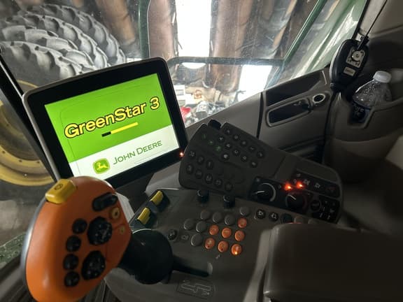 Image of John Deere S690 equipment image 4