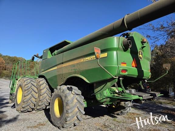 Image of John Deere S690 equipment image 2