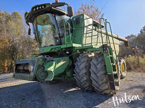 Image of John Deere S690 equipment image 1