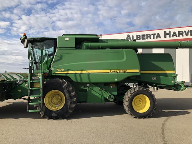 Image of John Deere T670 equipment image 2