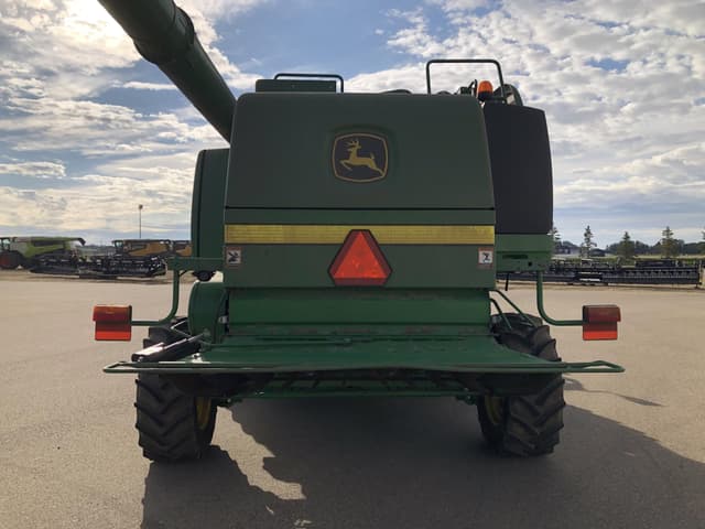 Image of John Deere T670 equipment image 4