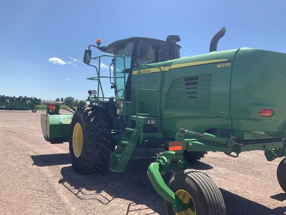 Image of John Deere W235 equipment image 2