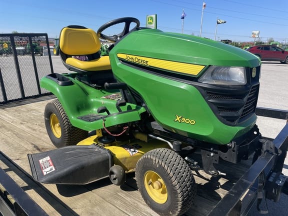 2014 John Deere X300 Equipment Image0