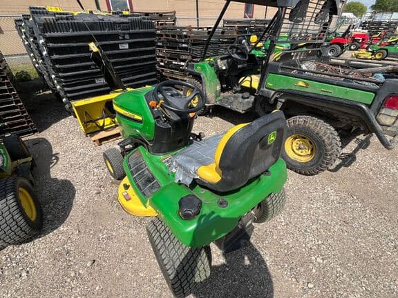 Image of John Deere X304 equipment image 1