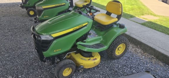 2014 John Deere X304 Equipment Image0