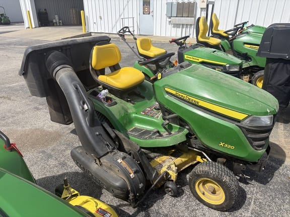 2014 John Deere X320 Equipment Image0