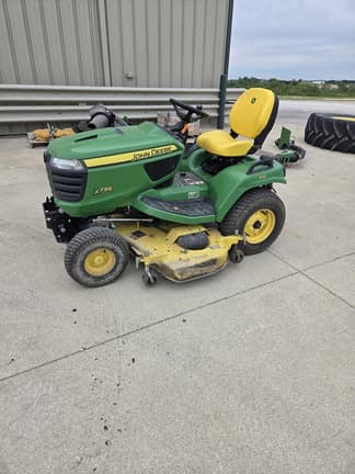Image of John Deere X734 equipment image 1
