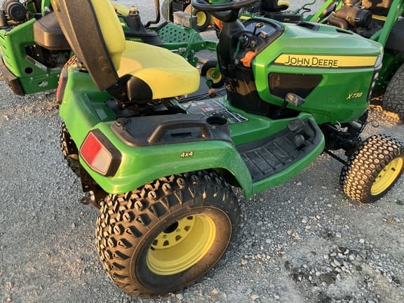 Image of John Deere X738 equipment image 1