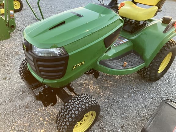 Image of John Deere X738 equipment image 3