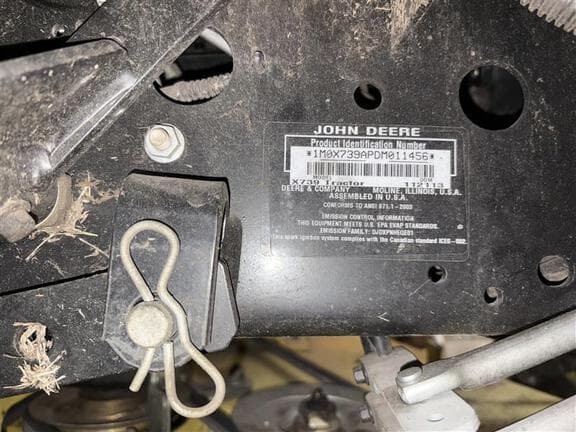 Image of John Deere X739 equipment image 4