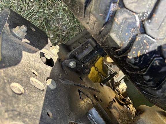 Image of John Deere X750 equipment image 4