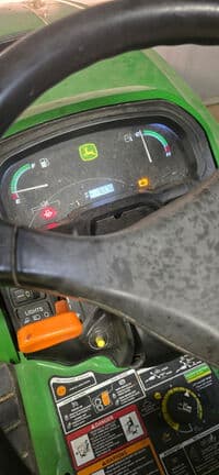 Image of John Deere X758 equipment image 4
