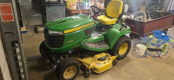 2014 John Deere X758 Equipment Image0