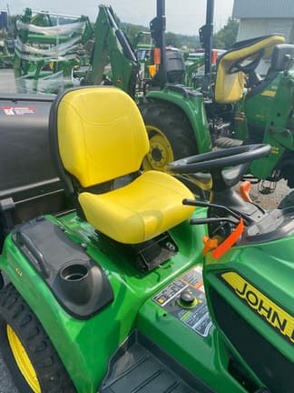Image of John Deere X758 equipment image 3