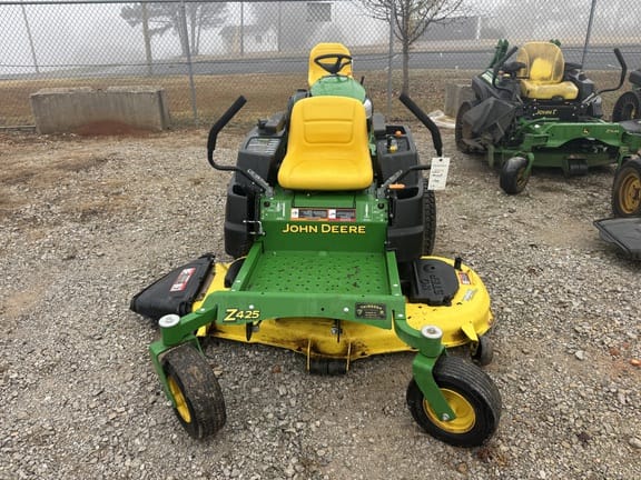 2014 John Deere Z425 Equipment Image0
