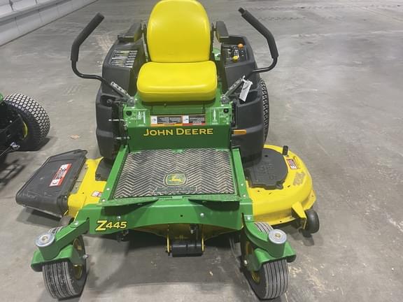 Image of John Deere Z445 equipment image 4