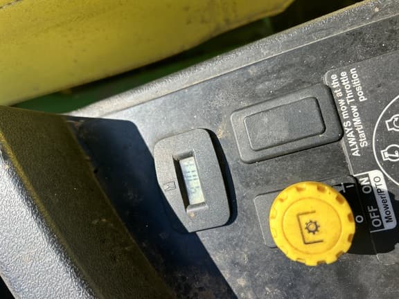 Image of John Deere Z465 equipment image 4